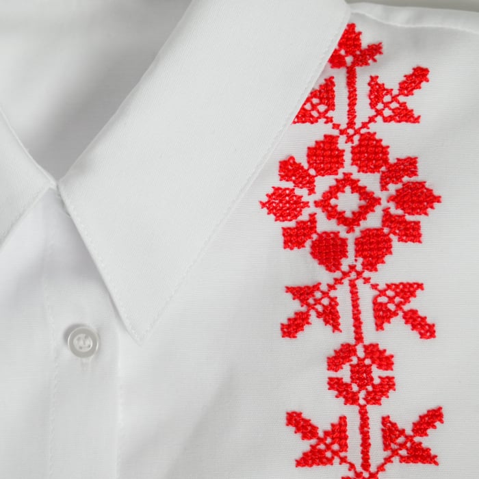 Camasa brodata cu flori rosii [3]