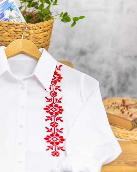 Camasa brodata cu flori rosii [4]