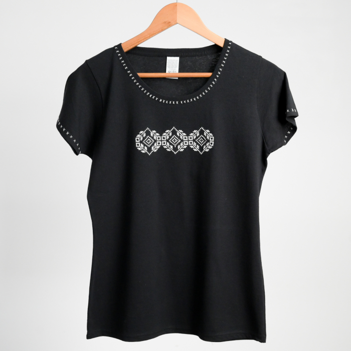 Tricou de dama personalizat cu modele traditionale romanesti [5]