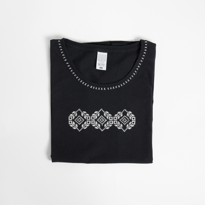 Tricou de dama personalizat cu modele traditionale romanesti [4]