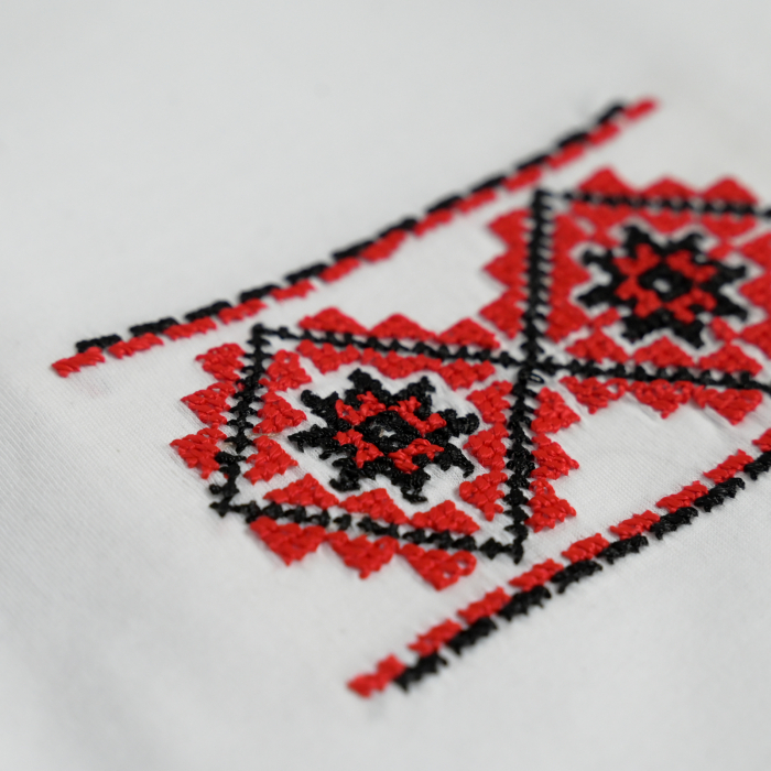 Tricou premium brodat cu model traditional [2]