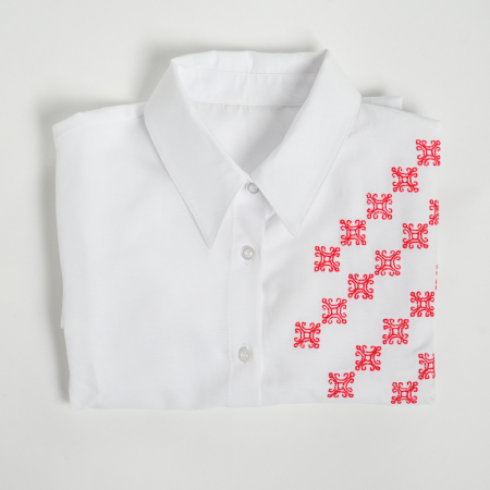 Camasa alba brodata cu lantisor rosu [1]