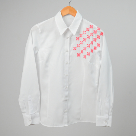 Camasa alba brodata cu lantisor rosu [4]