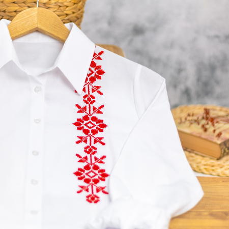 Camasi dama - Camasa brodata cu flori rosii