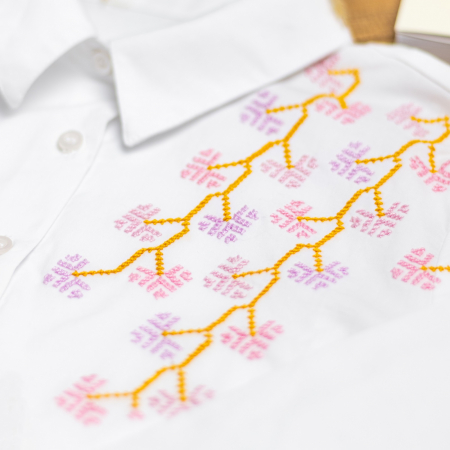 Camasa clasica brodata cu flori roz [1]