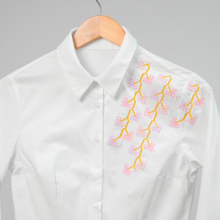 Camasa clasica brodata cu flori roz [4]