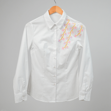 Camasa clasica brodata cu flori roz [5]