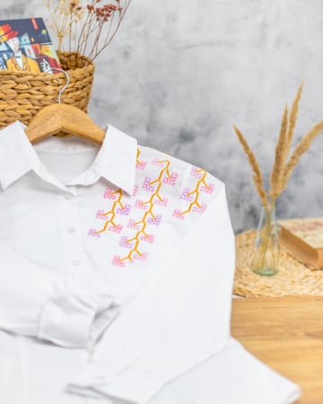 Camasi dama - Camasa clasica brodata cu flori roz