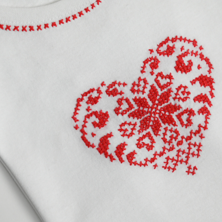 Tricouri Dama - Tricou bumbac, cu inimioara rosie