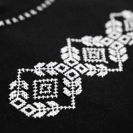 Tricou de dama personalizat cu modele traditionale romanesti [2]