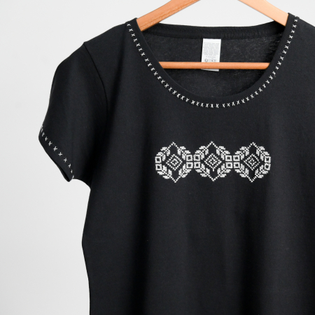 Tricouri Dama - Tricou de dama personalizat cu modele traditionale romanesti