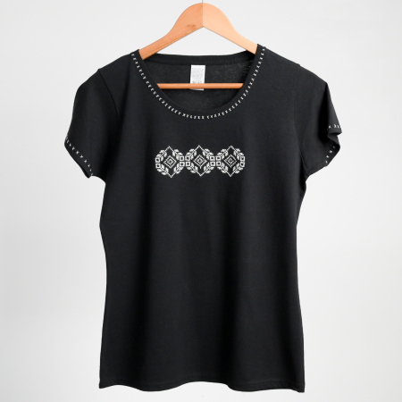 Tricou de dama personalizat cu modele traditionale romanesti [4]