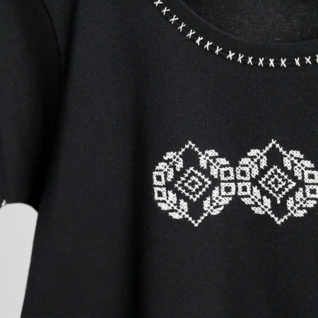 Tricou de dama personalizat cu modele traditionale romanesti [1]