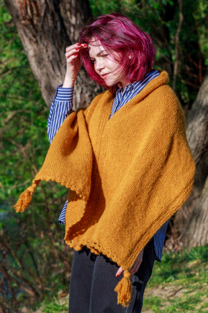 Articole Femei - Poncho Tricotat Manual pentru Femei, mustar