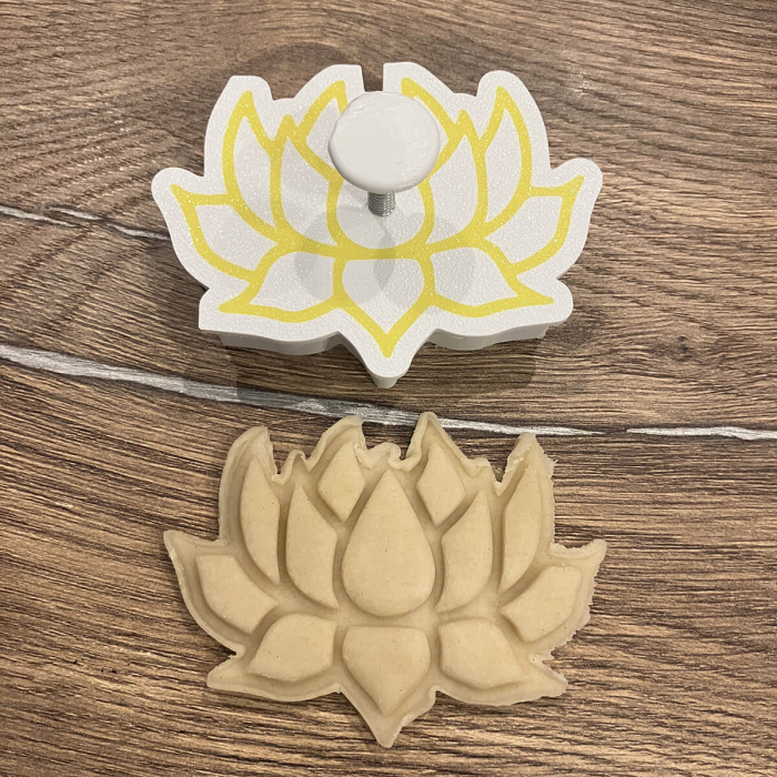 CookieStamp - Floare Lotus, 63x85x16 mm - Cookie Cutter Decorativ pentru Aluat, Ștampilă pentru Biscuiți Unicat - Ideal pentru copii [6]