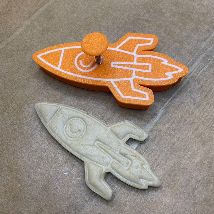 CookieStamp - Racheta, 61x120x16 mm - Cookie Cutter Decorativ pentru Aluat, Ștampilă pentru Biscuiți Unicat - Ideal pentru copii [6]