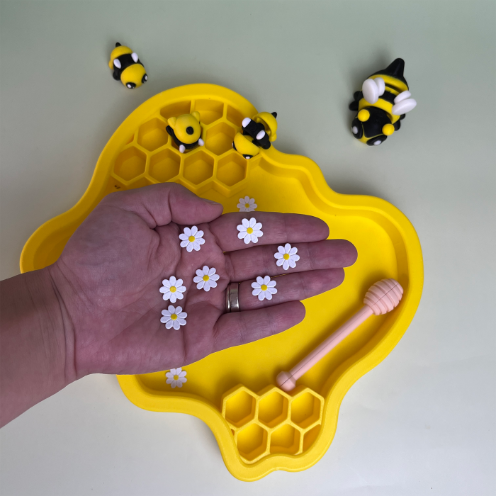 Tavă Senzorială Lumea Albinelor - Set cu Accesorii Tematice [6]