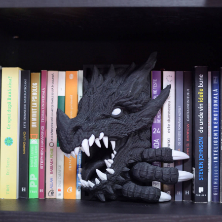 Decorațiuni Personalizate - Booknook Dragon Negru - Decor Cărți Fantasy | Figurină Paznic Bibliotecă | Fabricat în România din PLA Premium | Cadou Iubitori Cărți