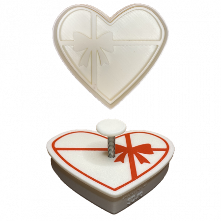 Stampile Individuale - CookieStamp - Inima Cadou, 82x89x16 mm - Cookie Cutter Decorativ pentru Aluat, Ștampilă pentru Biscuiți Unicat - Ideal pentru copii