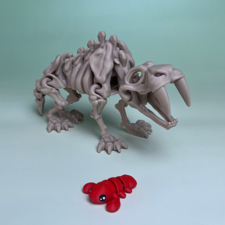 Schelet Sabertooth cu Mini Zigluț Surpriză – 20 cm [1]