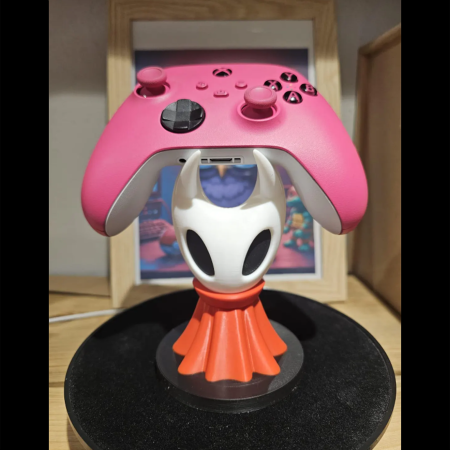 Suport Controller Hornet - SilkSong - Stand Gaming PS5/PS4/Xbox | Design 3D Minimalist | Cadou pentru Gameri Pasionați (Printat 3D, Compatibil DualShock) [3]