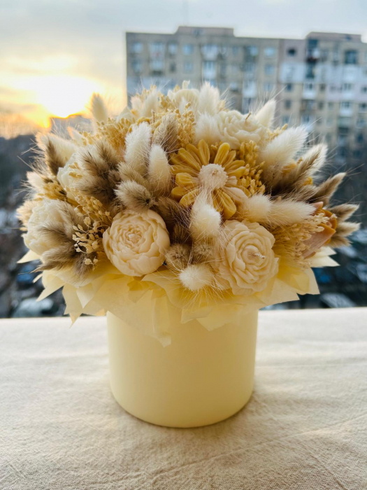 Aranjament floral cu flori din ceara de soia [1]