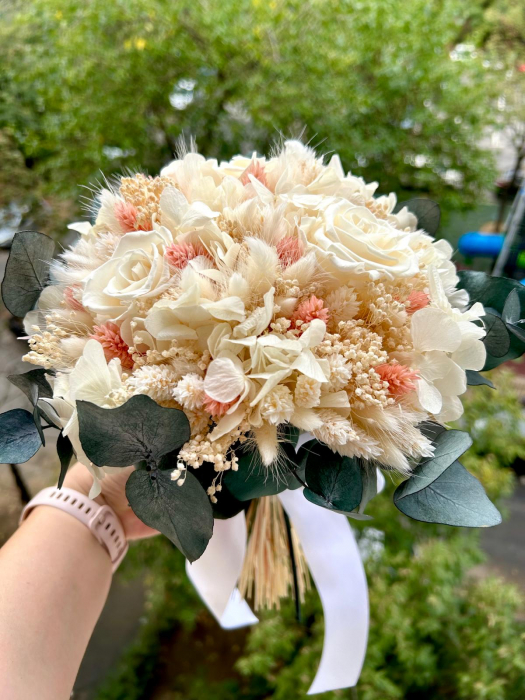 Buchet mireasă cu flori criogenate albe [4]