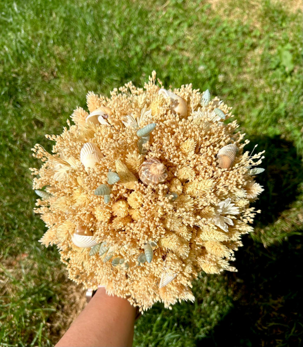 Buchet mireasă/nașă în cromatică alb-crem, cu scoici [1]