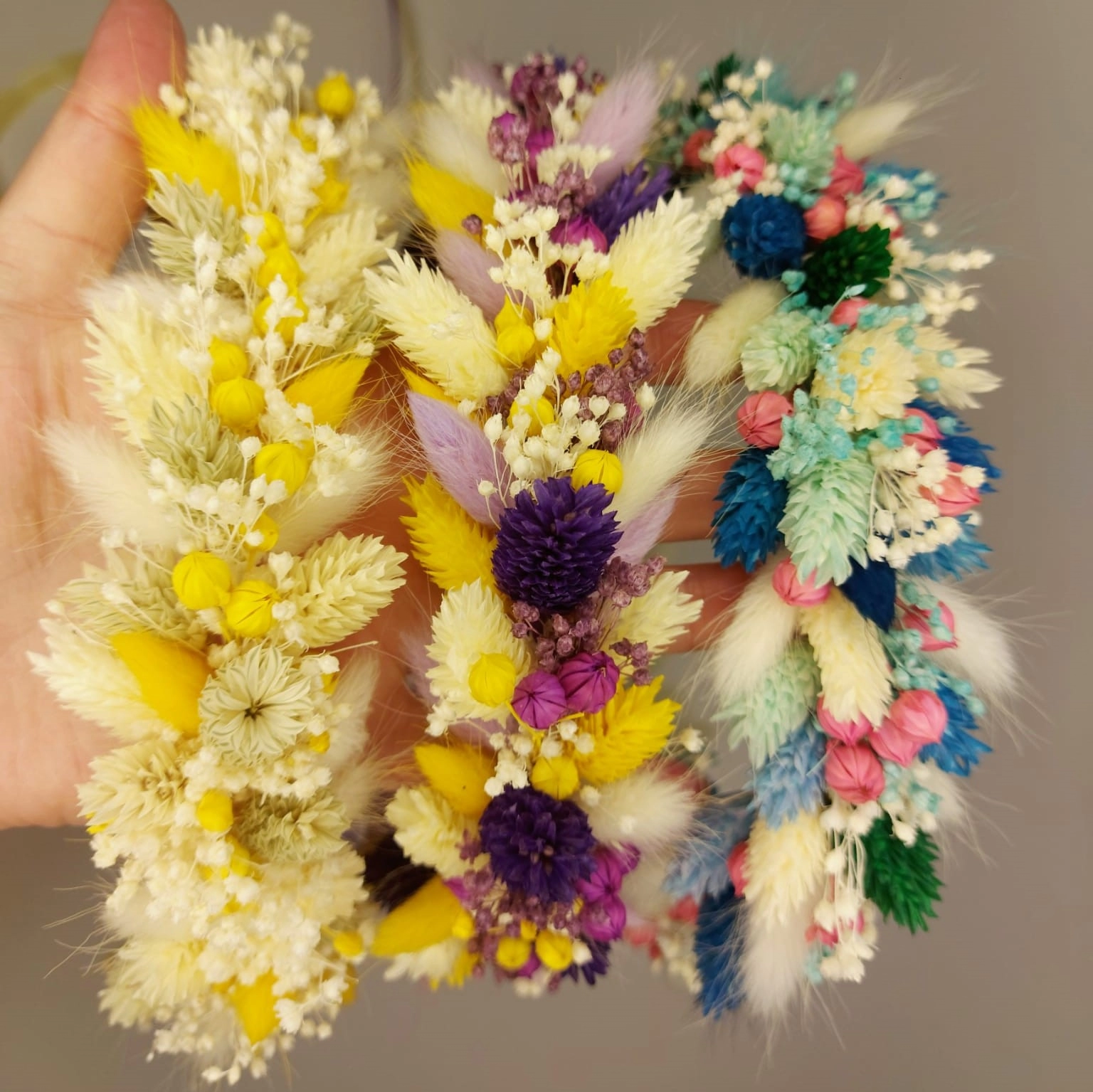 Coronita din flori uscate, alb/galben [2]