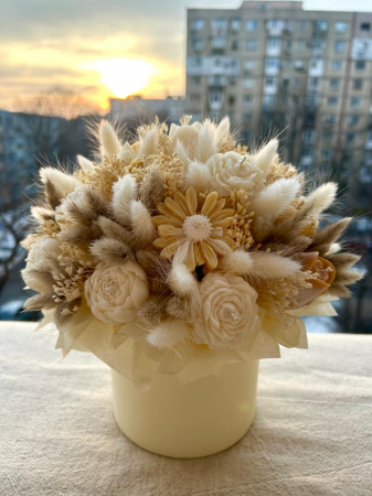 Aranjament floral cu flori din ceara de soia [2]