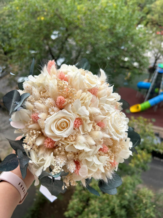 Buchet mireasă cu flori criogenate albe [1]