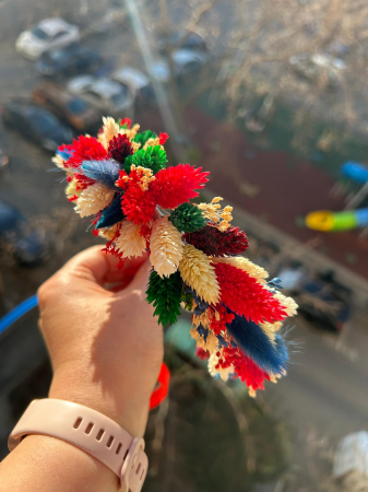 Nunta - Coroniță din flori uscate – model reglabil, cromatică alb-rosu-albastru-verde