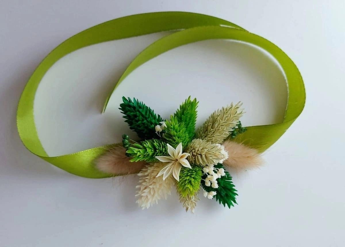Corsaj (bratara) domnisoara de onoare, cu flori uscate, verde [2]