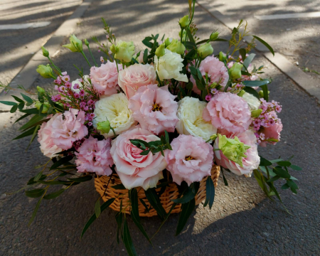 Aranjamente florale - Cos cu trandafiri Pink Mondial