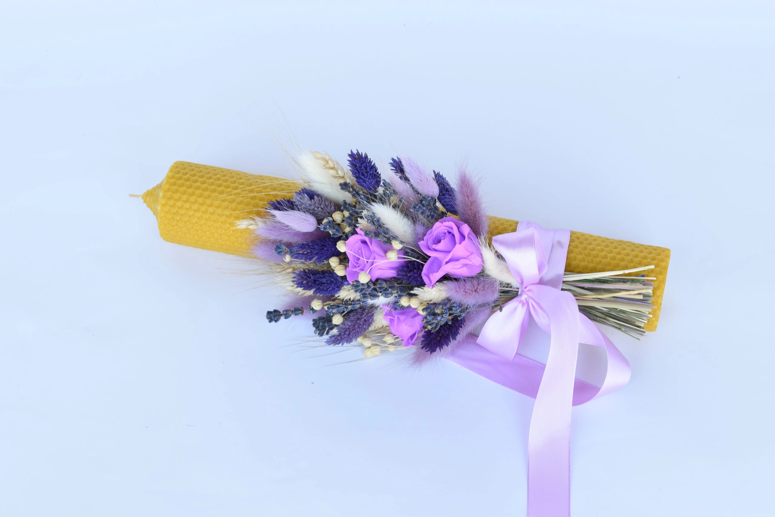 Lumanare nunta/botez, ceara naturala galbena, trandafiri criogenati & plante uscate mov-lila [1]