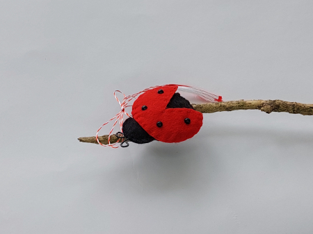 Mărțișor broșă – Buburuză cu lavandă [1]