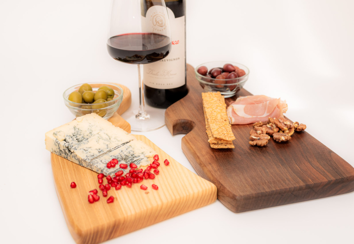 Tocator lemn masiv Love, lucrat manual, lemn nuc si frasin - Charcuterie board [4]