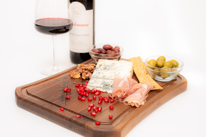 Tocator lemn masiv Noble, lucrat manual, lemn nuc - Charcuterie board [5]