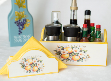 Cadouri din lemn - Set artizanal: suport servetele si cutie condimente