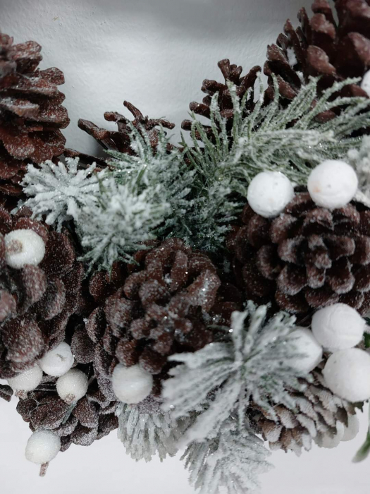 Coronita de Craciun, handmade, brad alb, conuri, 35 cm [3]