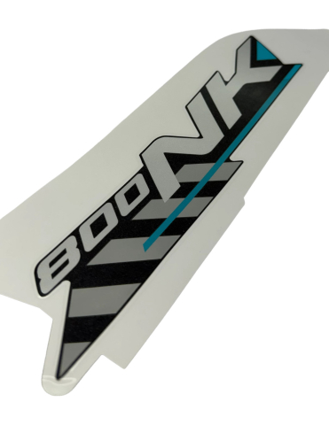 STICKER PLACA DECORATIVA REZERVOR COMBUSTIBIL DREAPTA CFMOTO 800NK ADVANCED [2]