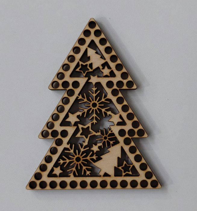 Brad cu decupaj pentru cusut [1]