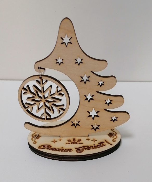 Brad cu glob rotund din lemn și suport. [1]