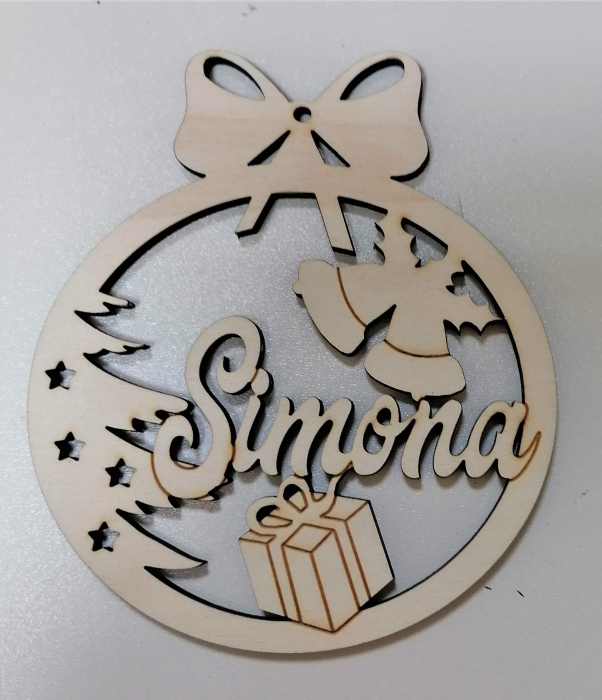 Glob cu nume cadou și clopoțel din lemn se poate personaliza cu numele dorit. [1]