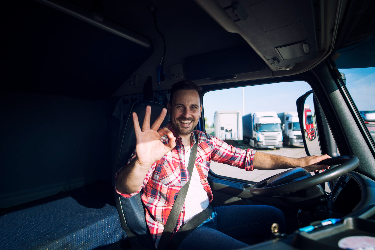 Accesorii esențiale pentru camion: Optimizarea spațiului și funcționalității