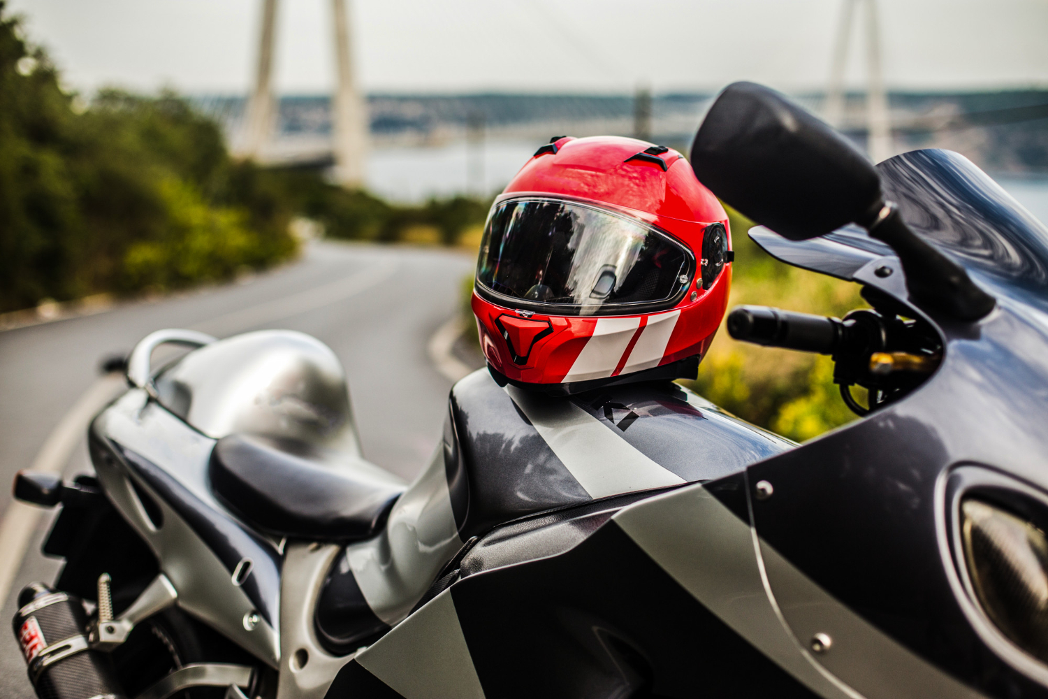 Accesorii moto indispensabile pentru siguranță și confort în timpul călătoriilor