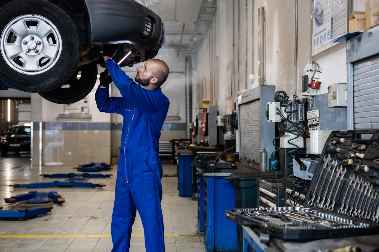 Echiparea atelierului tău auto: Sculele care nu trebuie să lipsească
