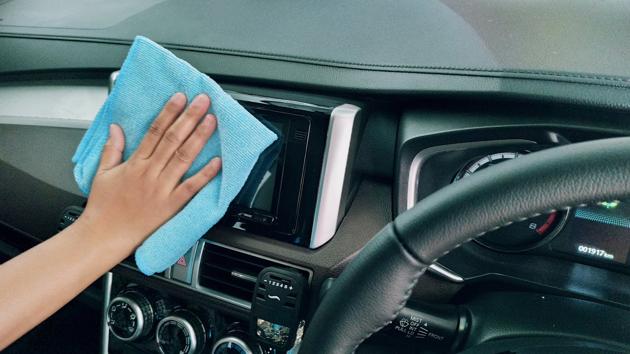 Top 10 produse esențiale de întreținere auto pe care trebuie să le ai