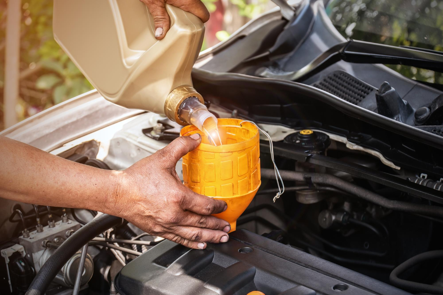 De ce să alegi uleiuri și lichide auto de calitate superioară pentru vehiculul tău