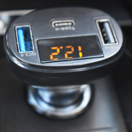 Incarcator Auto 1Xusb Qc3.0 + 1Xusb 2.4A + 1Xusb Type-C Cu Afisaj Tensiune Putere Led [3]